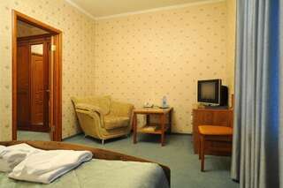 Гостиница Лермонтов Отель Омск Улучшенный двухместный номер с 1 кроватью-3